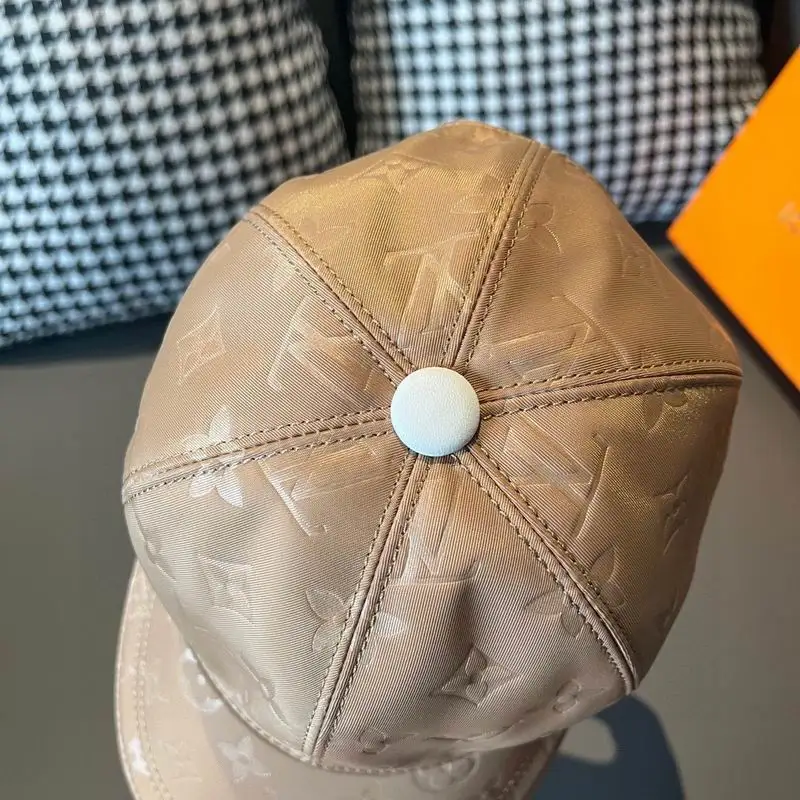 LV Cap 04 (23)